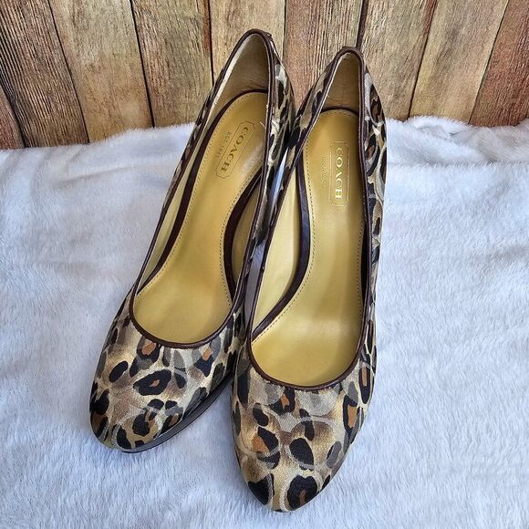 Coach Tristian Leopard Signature Logo Pumps Brown Graphic Size 6B - Picture 2 of 13